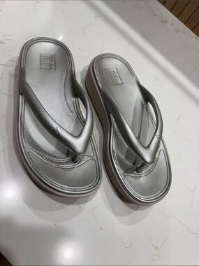 Fitflop Metallic Silver Platform Thong Sandals
